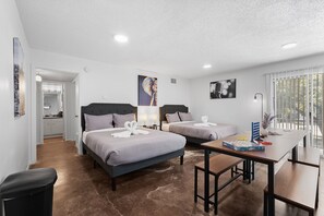 2 habitaciones, escritorio, tabla de planchar con plancha y wifi 