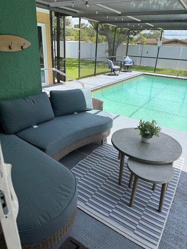 Outdoor pool - Entire home with Screened- In Pool , Fully Fenced. (Spring Hill)