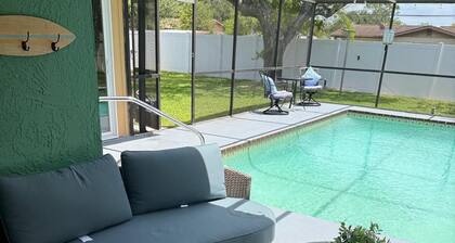 Entire home with Screened- In Pool , Fully Fenced.