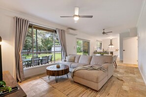 TV - Sundown on Sunset - 6 Sunset Drive, Carrickalinga (Carrickalinga)