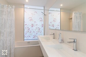 Badewanne, Haartrockner