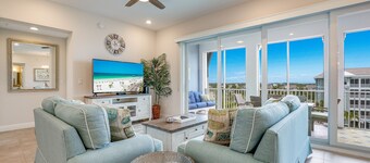 Experience a Luxurious Penthouse Near Anna Maria Island with Resort Amenities! -