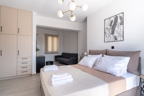 2 bedrooms, iron/ironing board, WiFi, bed sheets - ANNA'S RESIDENCE COMFORTABLE VACATIONS IN RETHIMNO (rethimno -atsipopoulo(anna's residence))