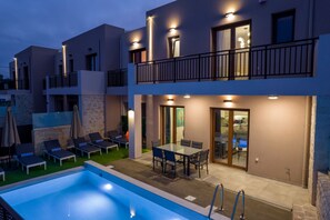 Outdoor dining - ANNA'S RESIDENCE COMFORTABLE VACATIONS IN RETHIMNO (rethimno -atsipopoulo(anna's residence))