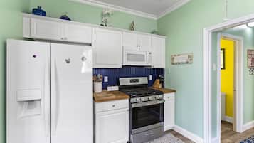 House, Multiple Beds, Patio, Beach View | Private kitchen | Fridge, microwave, oven, stovetop