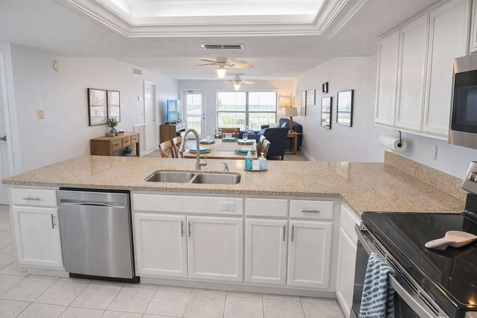 Condo, Multiple Beds, Balcony, Ocean View | Private kitchen