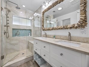 House, Multiple Beds, Patio, Pool View | Bathroom