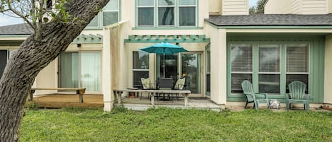 Condo (2 Bedrooms) | Property amenity