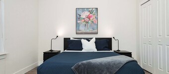 Freshly Renovated Apt - Steps from TIAA Bank Field