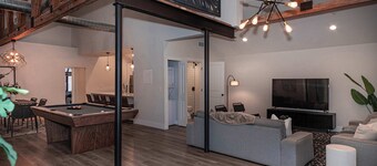 Freshly Renovated Apt - Steps from TIAA Bank Field