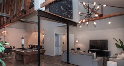 Freshly Renovated Apt - Steps from TIAA Bank Field