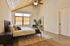 4 habitaciones, tabla de planchar con plancha, wifi y ropa de cama 