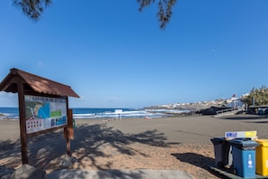 Una spiaggia nelle vicinanze