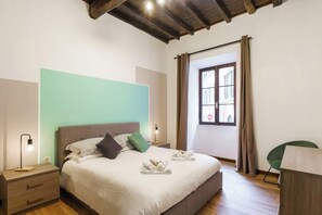 1 bedroom, iron/ironing board, WiFi, bed sheets - Renovated Home Near the Colosseum (Roma)