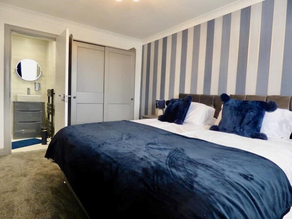 4 bedrooms, WiFi, bed sheets