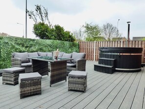 Outdoor dining - Millies Holiday Home (Thornton Cleveleys, Blackpool)
