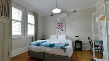 1 soveværelse, skrivebord, strygejern/strygebræt, weekendseng