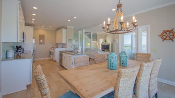 House, Multiple Beds, Kitchen, Ocean View | Dining