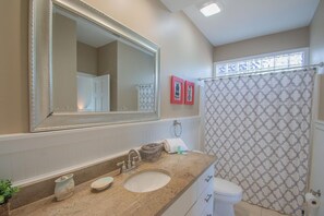 ハウス ベッド (複数台) キッチン オーシャンビュー | バスルーム | タオル、トイレットペーパー