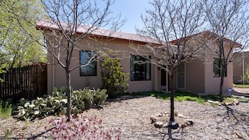 House (2 Bedrooms) | Property amenity