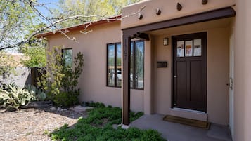 Nhà (2 Bedrooms) | Tiện nghi, dịch vụ nơi lưu trú