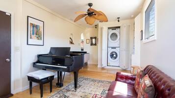 House (2 Bedrooms) | Property amenity