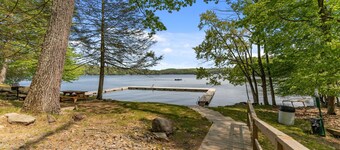 Mountain Lair in Lake Wallenpaupack w/ Firepit- Near Fall Activities