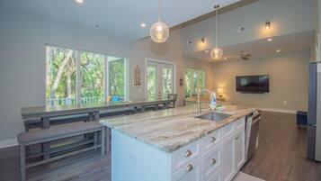 Rumah, Beberapa Tempat Tidur, dapur | Dapur pribadi | Lemari es, microwave, oven, dan kompor