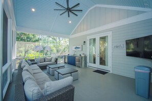 하우스, 침대(여러 개), 주방 | 거실 공간 | 케이블 채널 시청이 가능한 40인치 TV