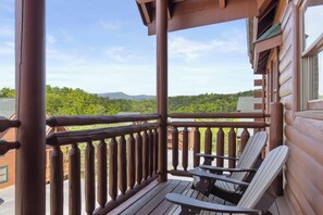 Studio (6 Bedrooms) | Property amenity - Mountain Theatre Lodge by Jackson Mountain Rentals (Sevierville)
