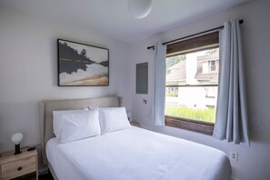 3 bedrooms, travel cot, WiFi, bed sheets