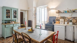 Villa | 5 bedrooms - Leu075 in Castrignano del Capo (Castrignano del Capo)