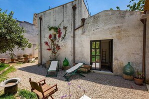 Villa | 5 bedrooms - Leu075 in Castrignano del Capo (Castrignano del Capo)