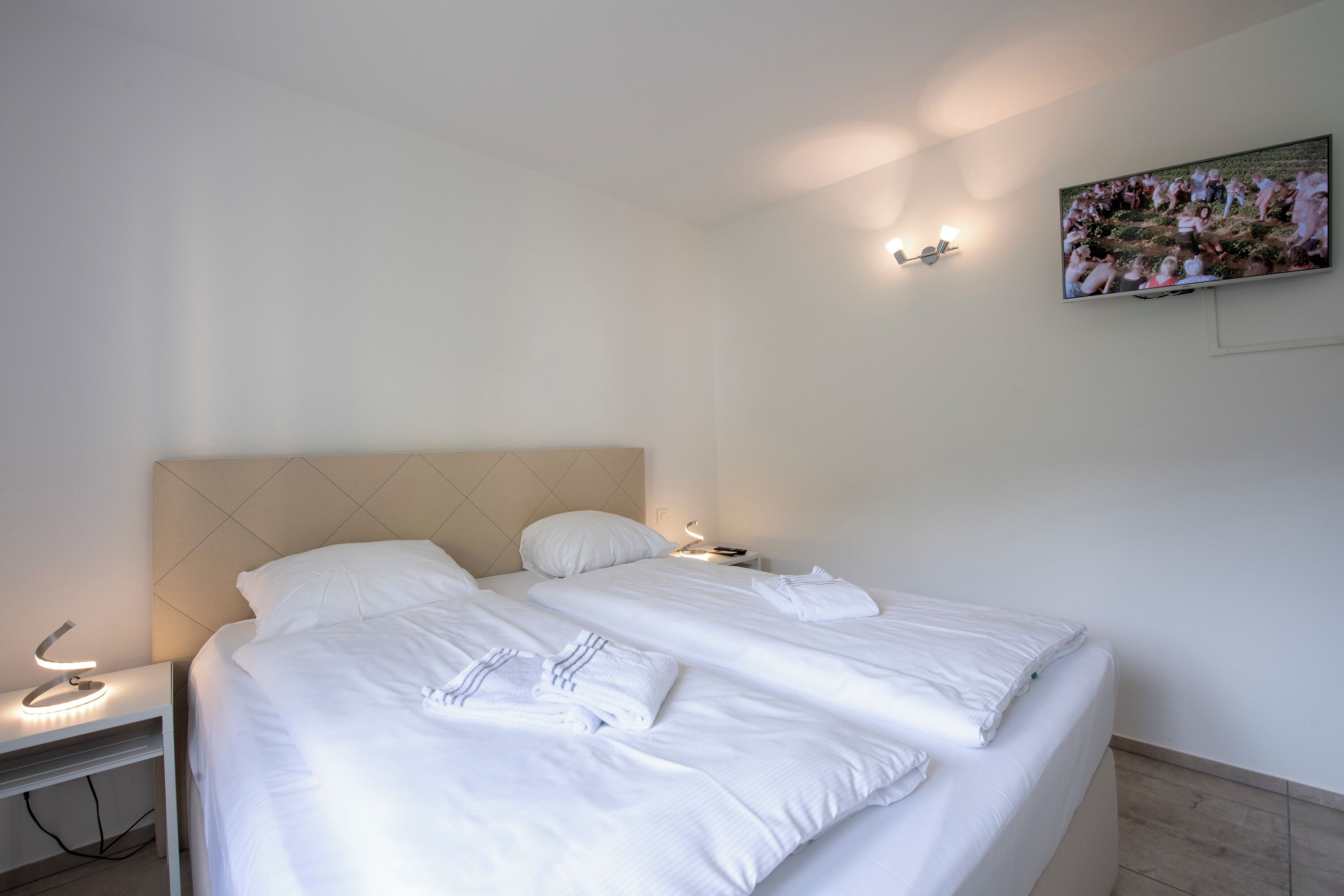 Free WiFi, bed sheets