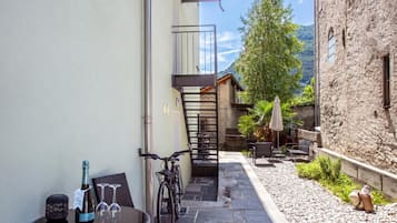 Studio Keluarga (Serenata room 2) | Tempat makan outdoor