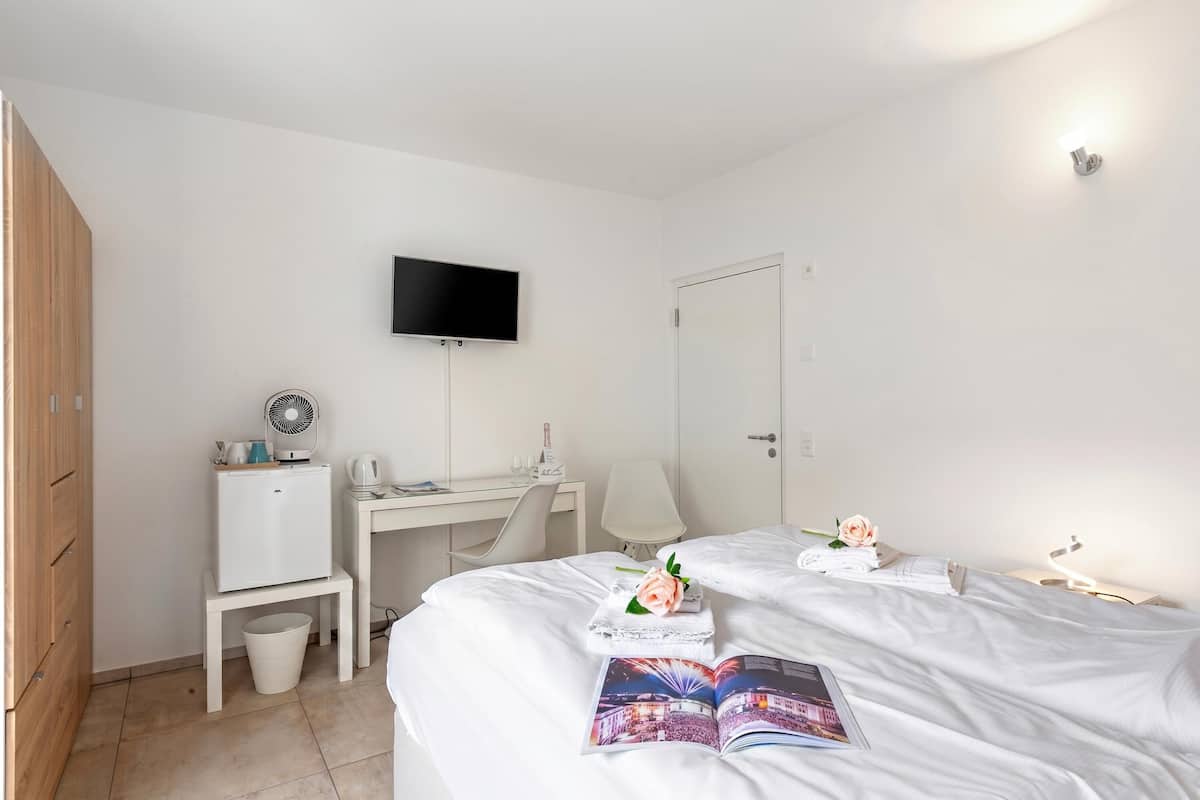 Family Apartment, Multiple Bedrooms, 2 Bathrooms (Serenata 6) | Free WiFi, bed sheets