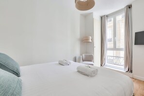 2 bedrooms, iron/ironing board, travel cot, WiFi