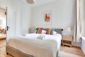 2 chambres, fer et planche à repasser, Wi-Fi, draps fournis