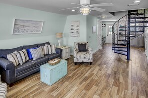 Casa, letti multipli, patio, vista giardino | Area soggiorno | TV 40 pollici con canali digitali