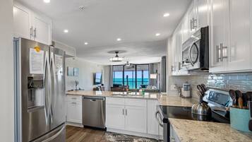 公寓客房, 多張床, 庭院, 海景 (313) | 私人廚房 | 電冰箱、微波爐、烤箱、爐台