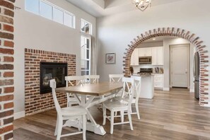 House, 3 Bedrooms | Dining