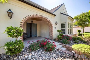 House, 3 Bedrooms | Exterior