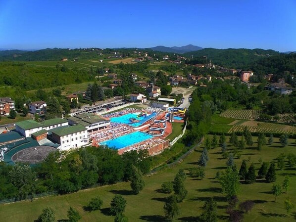 Exterior - Accommodation the pine tree (Casaleggio Boiro)