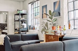 Interior - Shoreditch artists loft studio. Prime & quiet location in buzzing neighbourhood. (london)