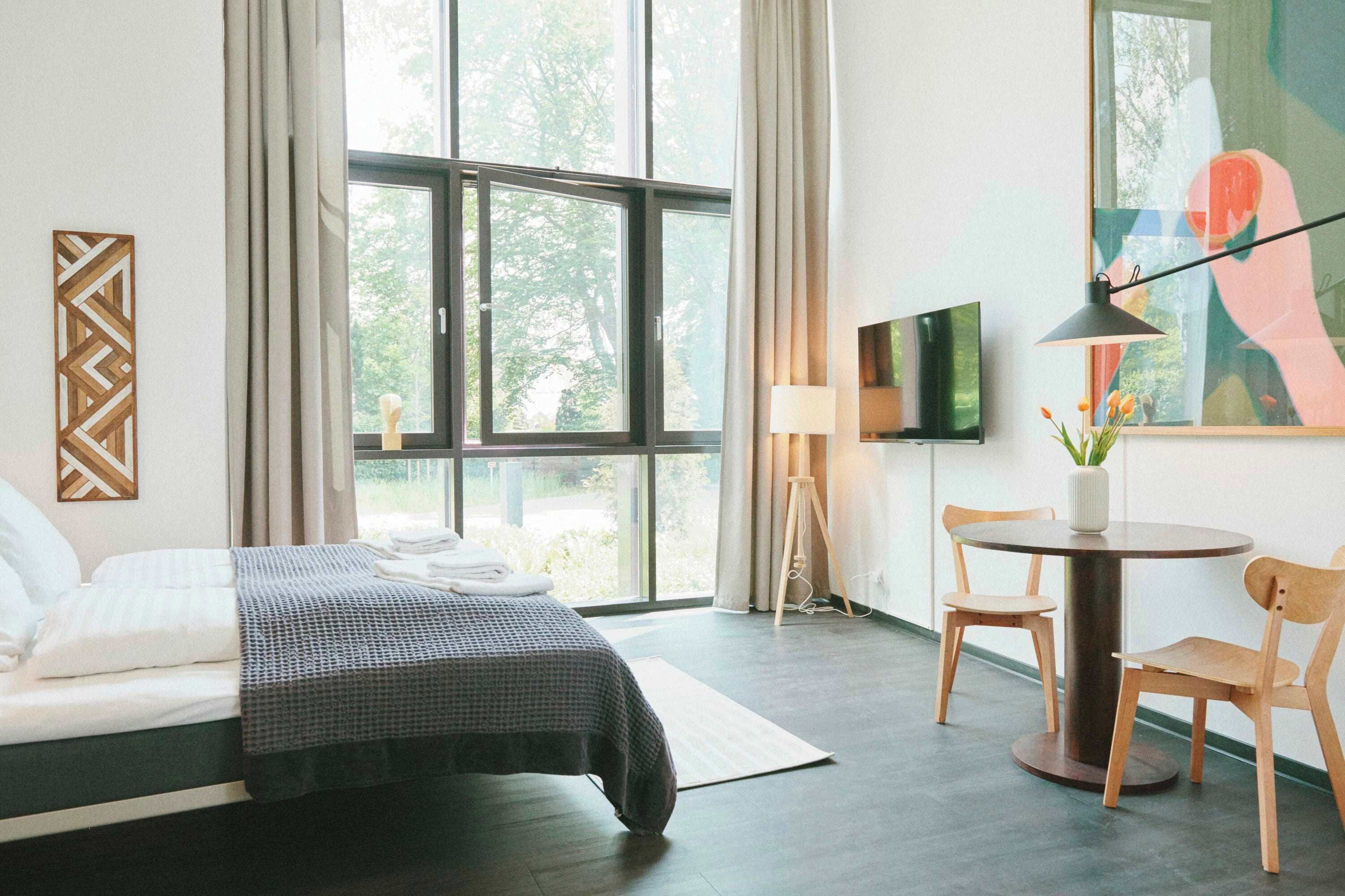 Iron/ironing board, travel crib, WiFi, bed sheets