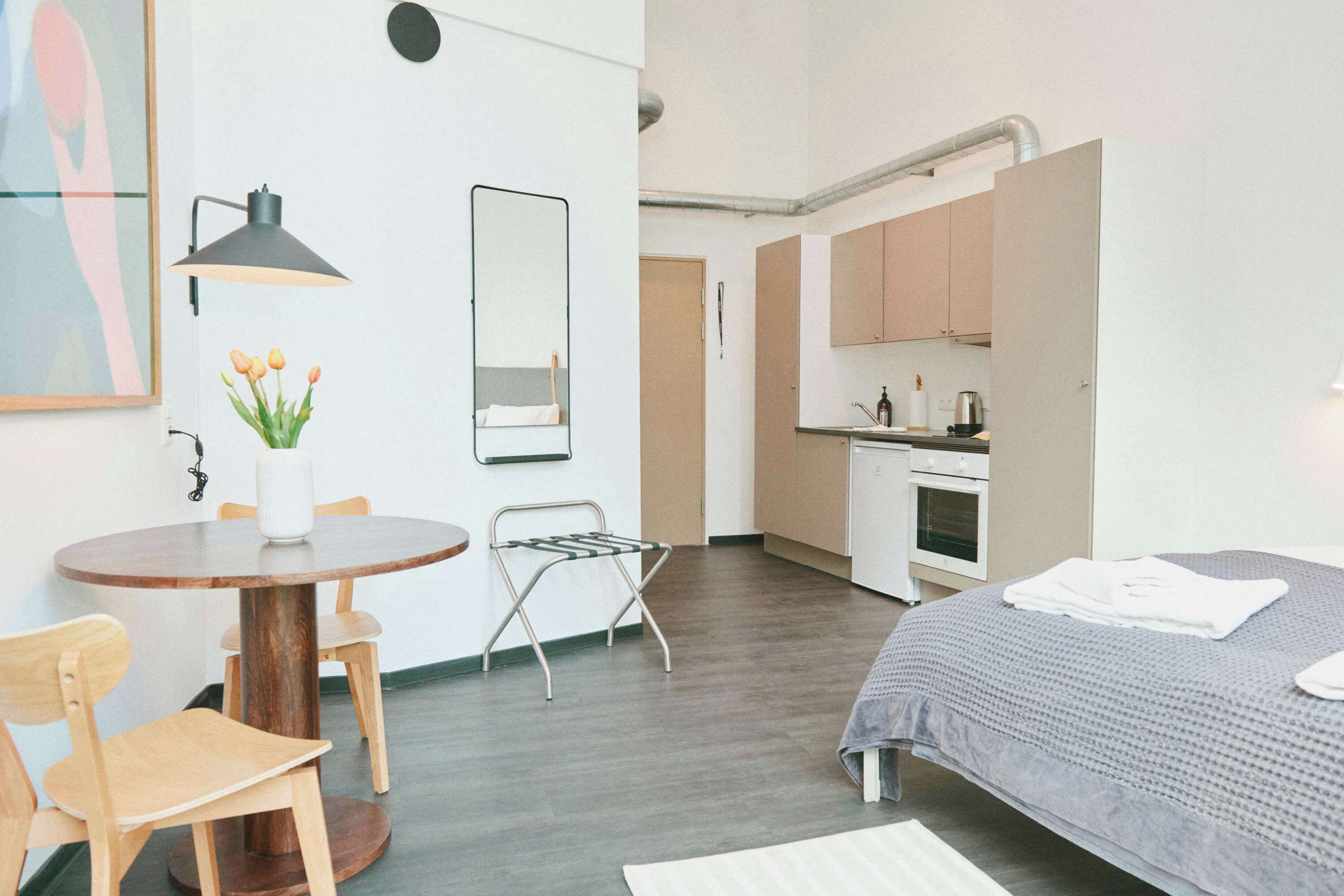 Iron/ironing board, travel crib, WiFi, bed sheets