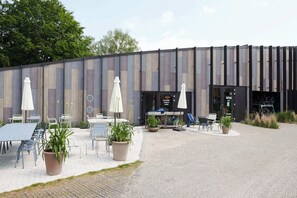 Outdoor dining - The Forest 1BR with Balcony by Daniel & Jacob's (Kongens Lyngby)