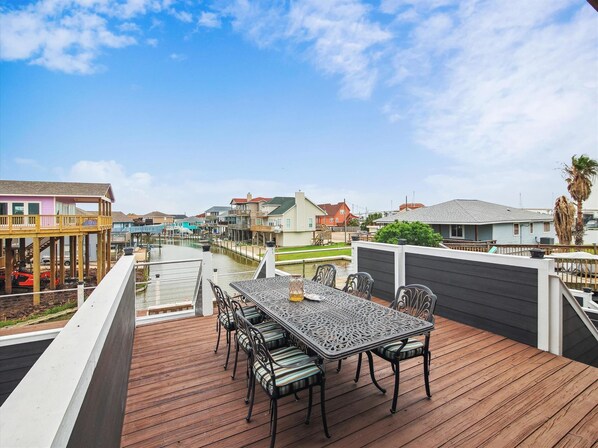 تناول الطعام بالخارج