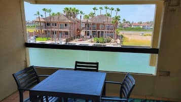 Appartement, 1 kingsize bed met slaapbank, balkon | Dineren