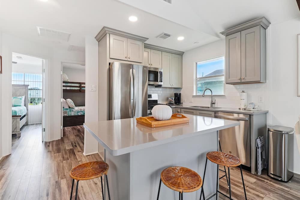 Peggy's Hideaway by Ryson Vacation Rentals - Pirates Cove, TX